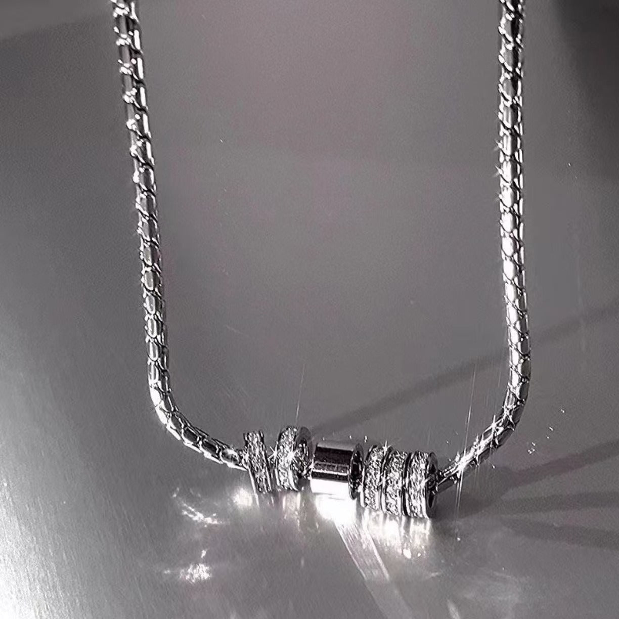 Neutral Cold Wind Sparkling Diamond Ring Pendant