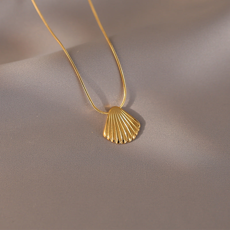 Golden Shell Light Luxury Niche Necklace That Doesn't Fade