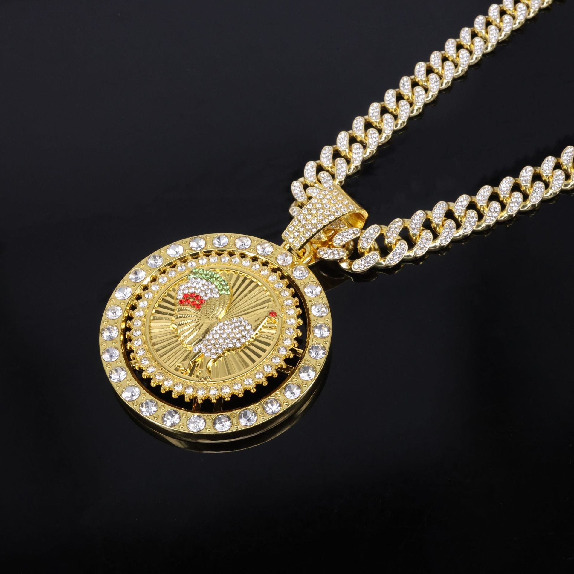 New Diamond Studded Rotatable Rooster Round Pendant