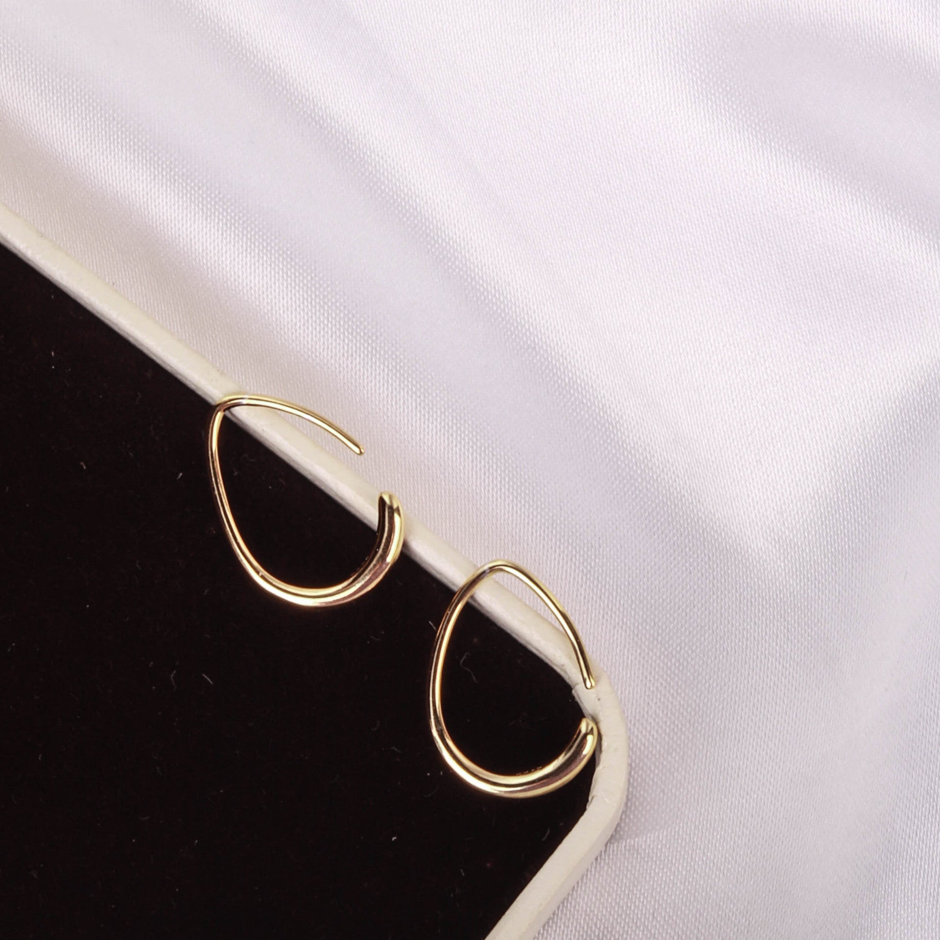 Sleek Stylish Waterdrop-shaped Earrings With Electroplating