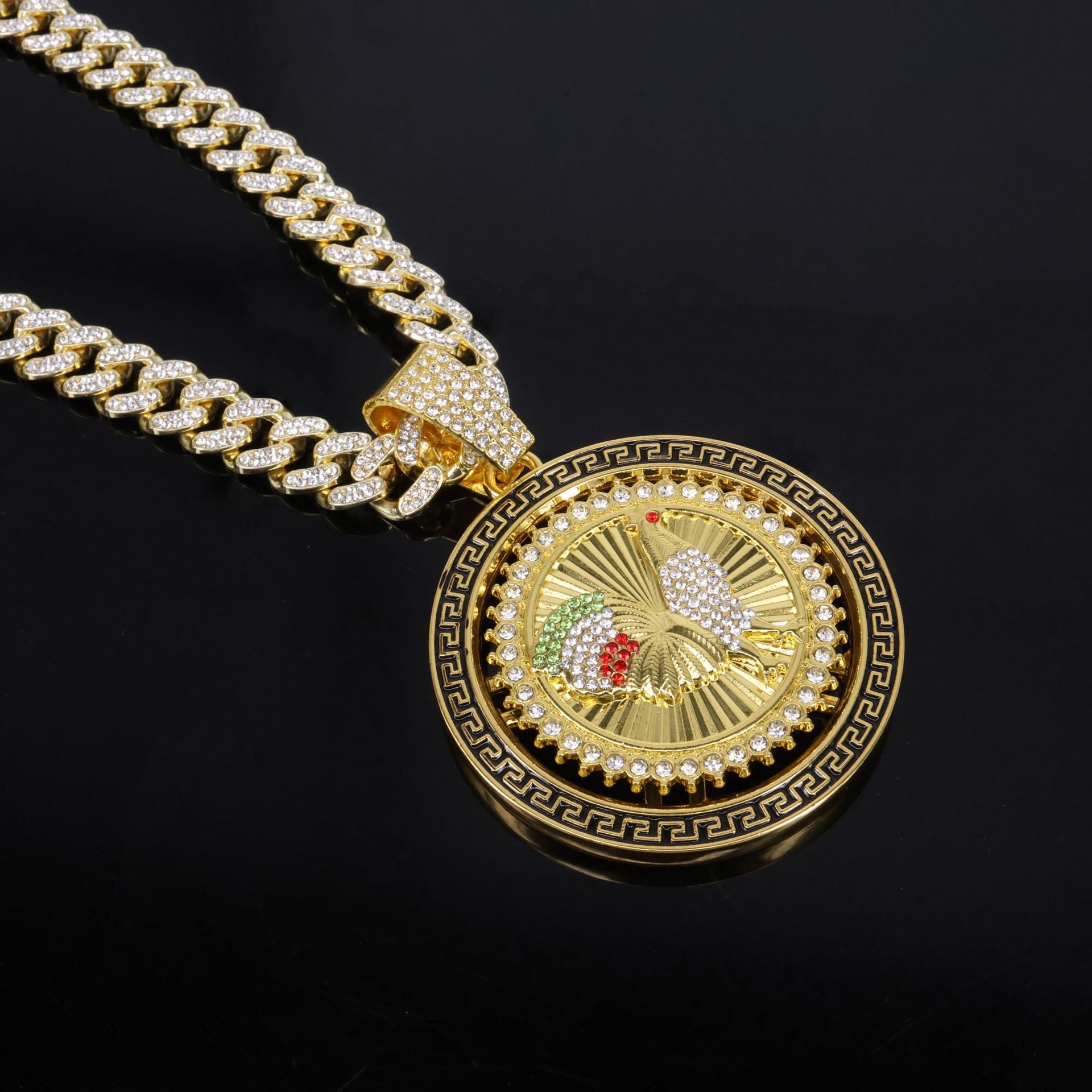 New Diamond Studded Rotatable Rooster Round Pendant