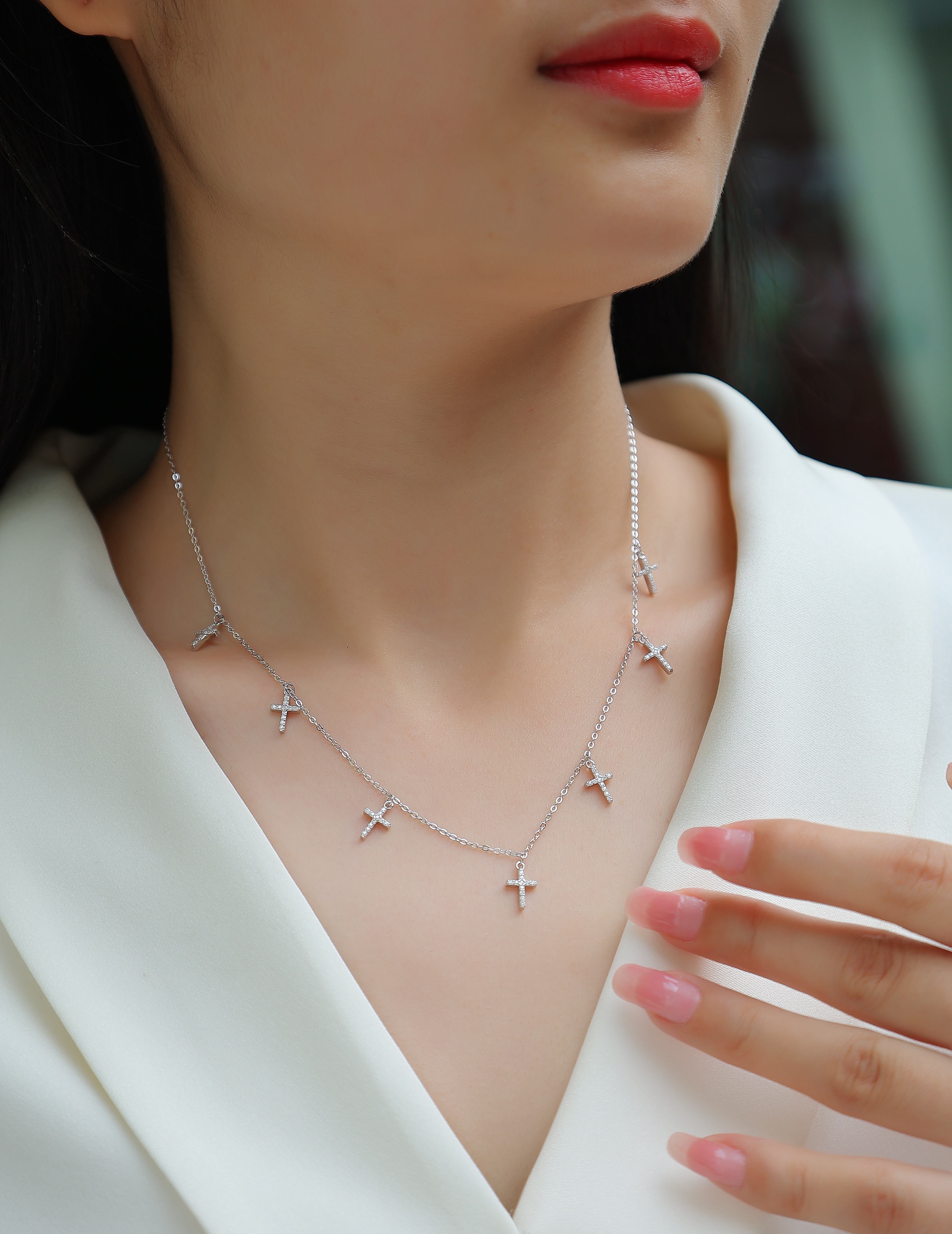 Holy Light Cross - A Fashionable And Light Luxury Jewelry Pendant Necklace Set With Top-quality Moissanite, S925 Silver Plated Platinum