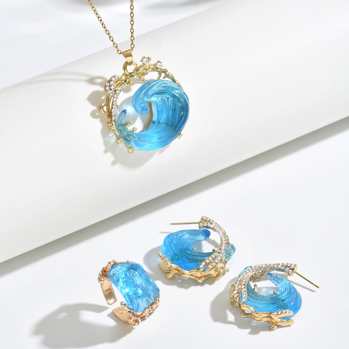 Creative Sky-Blue Wave Resin Wave Necklace