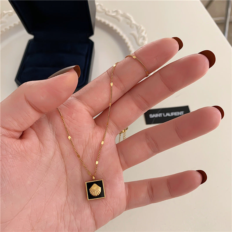 Golden Shell Light Luxury Niche Necklace That Doesn't Fade